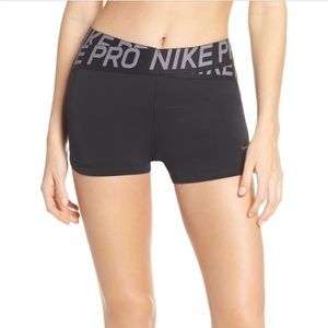 Nike intertwist pro shorts